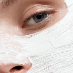 Cum să faci un exfoliant facial acasă: Rețete naturale pentru a-ți exfolia pielea și a o face mai luminoasă