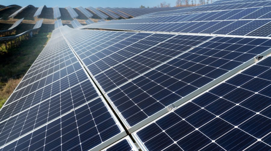 Invertoare solare Soluția inovatoare pentru case eco-friendly